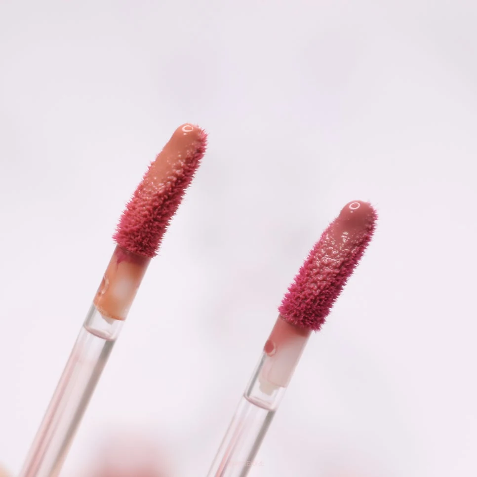 Close-up of the long, angled applicators of 3CE Blur Water Tint