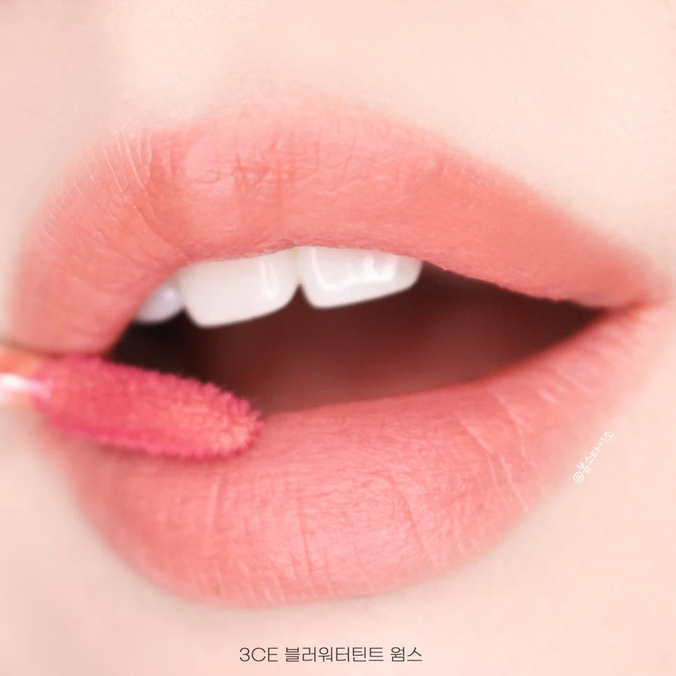 Warmth being applied to the reviewer’s lips