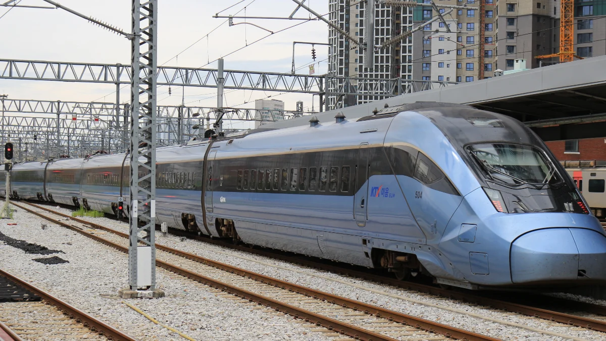 A KTX-Eum train at Cheongnyangni Station in Seoul, used on routes to Gangwon.