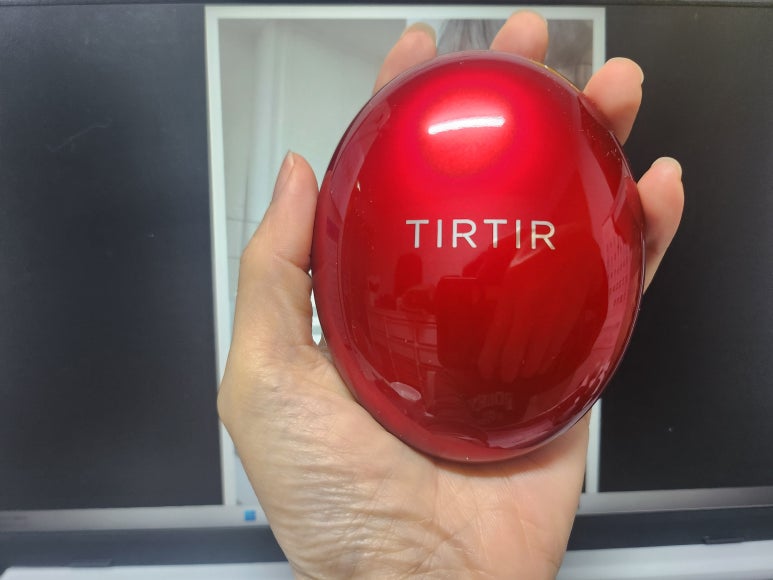 TIRTIR Mask Fit Red Cushion compact in shade 21N Ivory